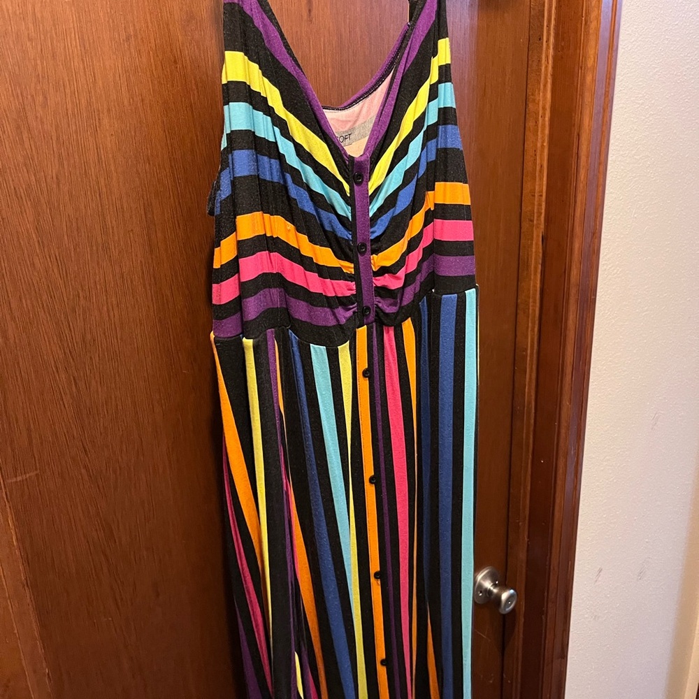 Beautiful rainbow striped dress from Torrid, size 4. Great for the warm weather.